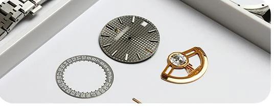 Linh kiện mặt số được bảo quản riêng