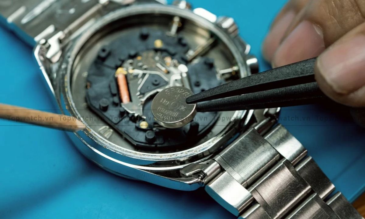 Hướng dẫn cách thay pin đồng hồ đeo tay siêu đơn giản lắp pin mới vào