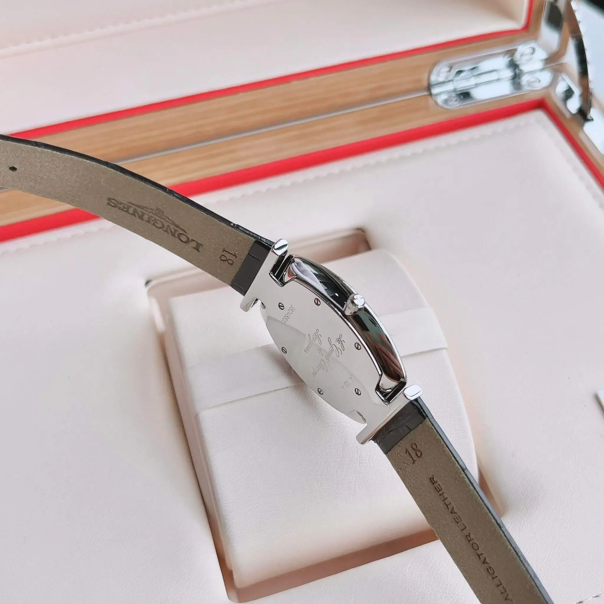 Đồng Hồ Longines La Grande Classique L4.705.4.11.2 (L47054112) Đồng Hồ Longines La Grande Classique L4.705.4.11.2 (L47054112) - Ảnh 5