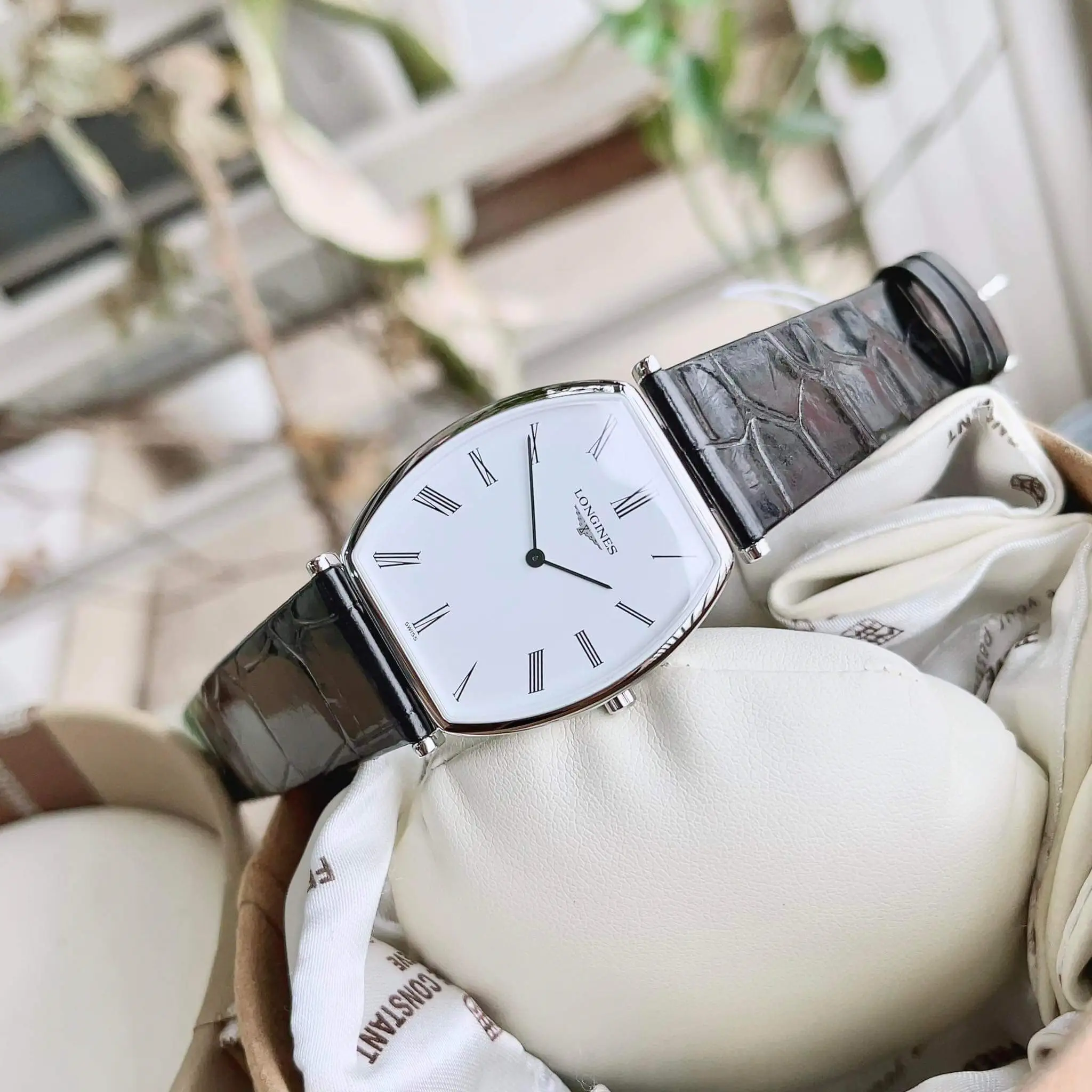 Đồng Hồ Longines La Grande Classique L4.705.4.11.2 (L47054112) Đồng Hồ Longines La Grande Classique L4.705.4.11.2 (L47054112) - Ảnh 9
