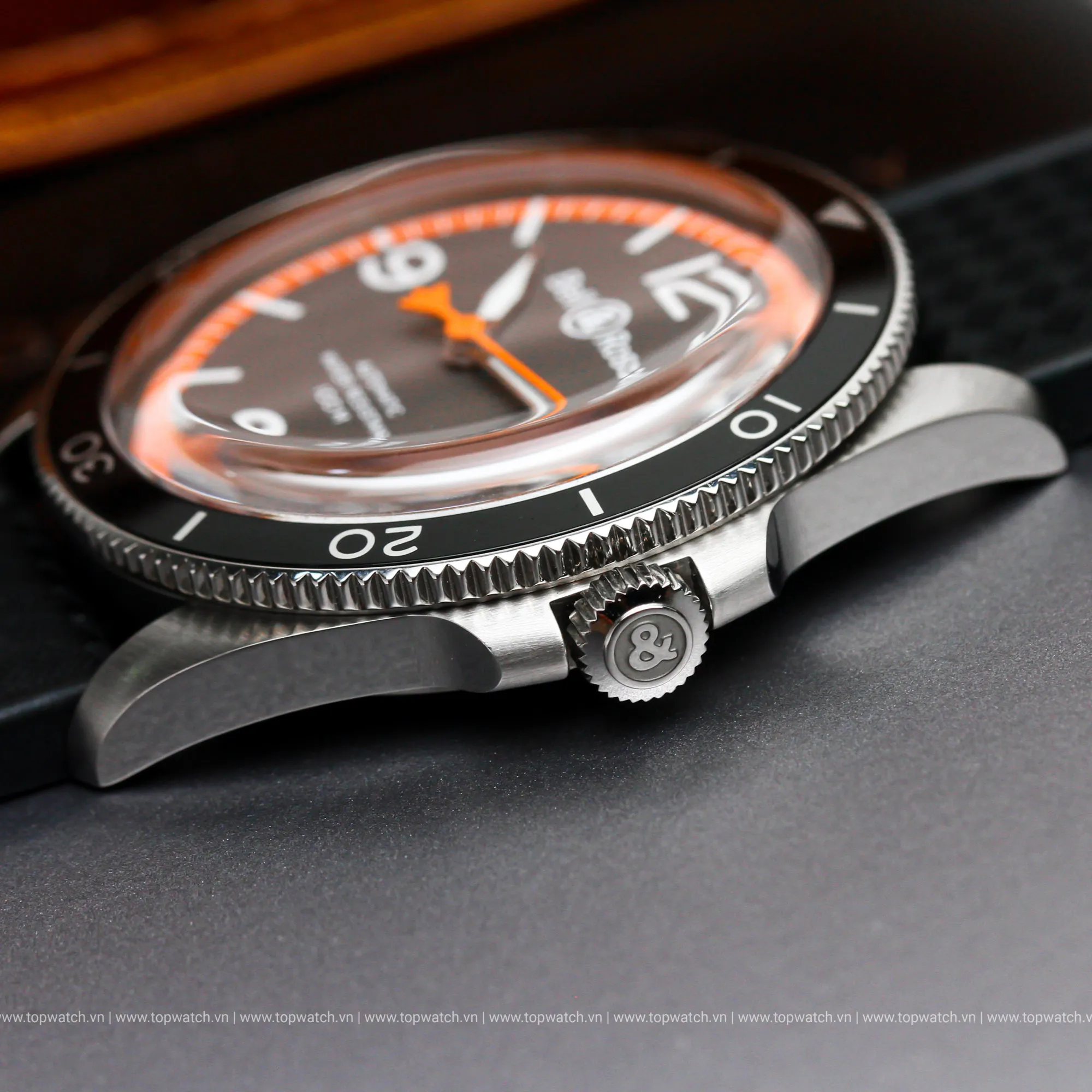 Đồng Hồ Bell & Ross Vintage V2-92 Garde Cotes BRV292-ORA-ST/SRB Đồng Hồ Bell & Ross Vintage V2-92 Garde Cotes BRV292-ORA-ST/SRB - Ảnh 6