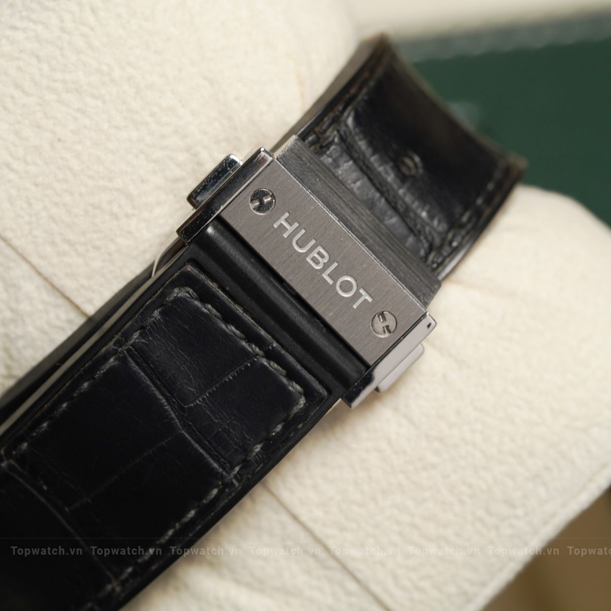 Đồng hồ Hublot Classic Fusion Chronograph Titanium 541.NX.1171.LR Đồng hồ Hublot Classic Fusion Chronograph Titanium 541.NX.1171.LR