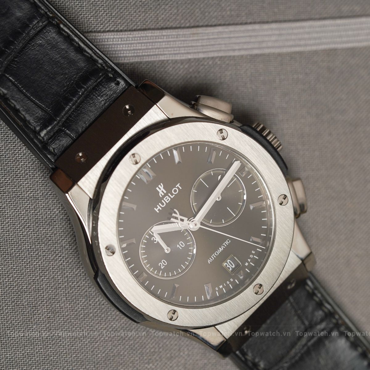 Đồng hồ Hublot Classic Fusion Chronograph Titanium 541.NX.1171.LR Đồng hồ Hublot Classic Fusion Chronograph Titanium 541.NX.1171.LR