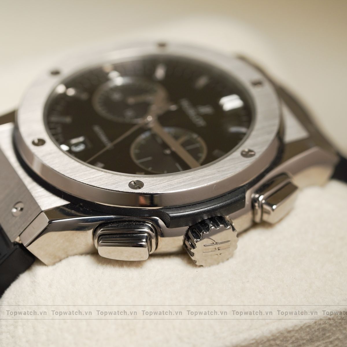 Đồng hồ Hublot Classic Fusion Chronograph Titanium 541.NX.1171.LR Đồng hồ Hublot Classic Fusion Chronograph Titanium 541.NX.1171.LR