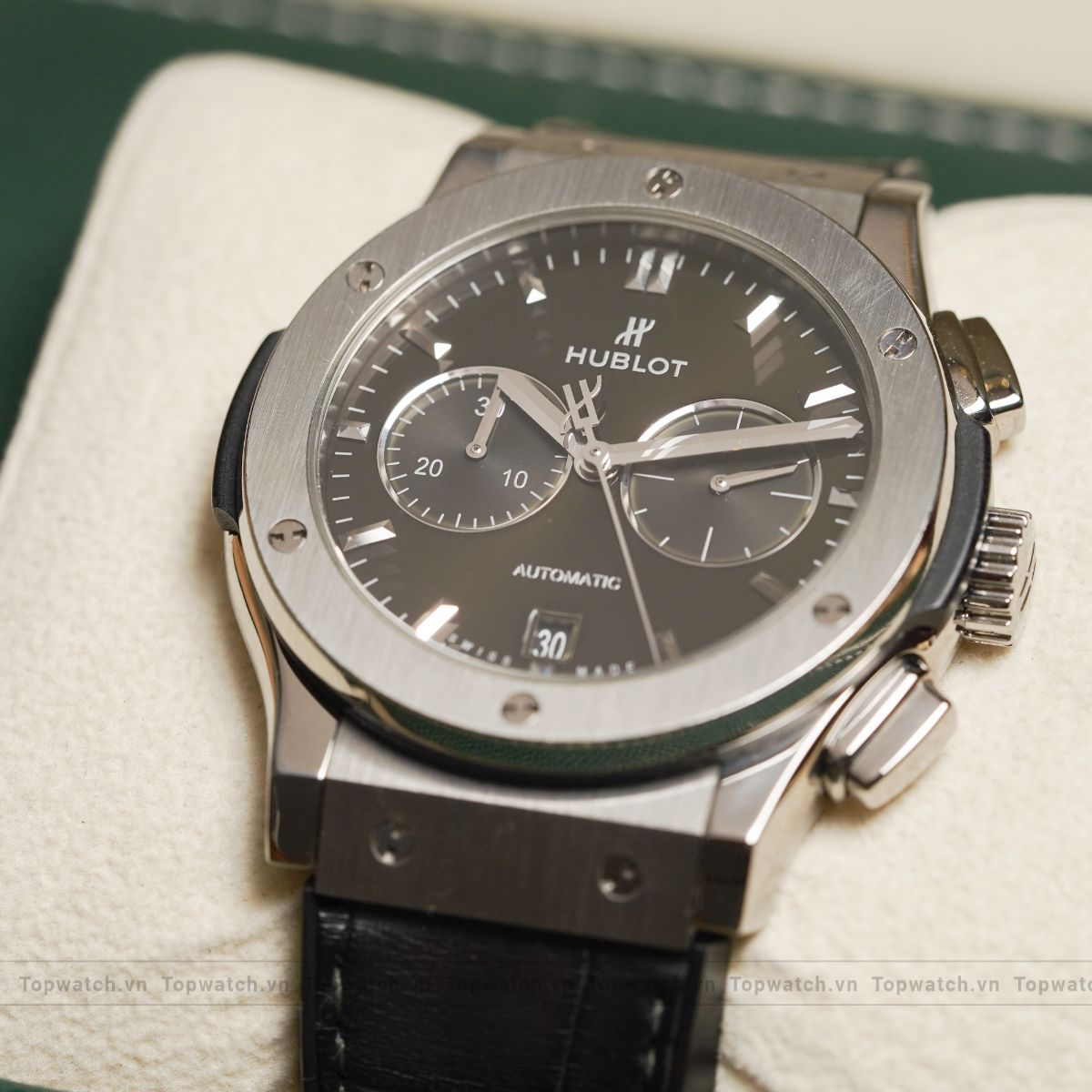 Đồng hồ Hublot Classic Fusion Chronograph Titanium 541.NX.1171.LR Đồng hồ Hublot Classic Fusion Chronograph Titanium 541.NX.1171.LR