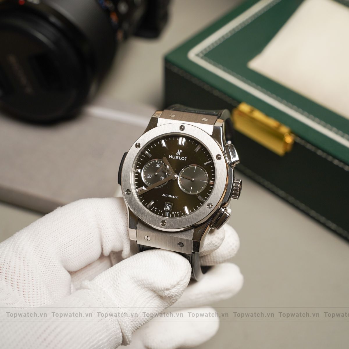 Đồng hồ Hublot Classic Fusion Chronograph Titanium 541.NX.1171.LR Đồng hồ Hublot Classic Fusion Chronograph Titanium 541.NX.1171.LR