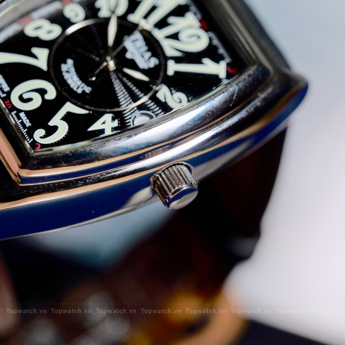 Đồng hồ Trias Tonneau Swiss Made Automatic Đồng hồ Trias Tonneau Swiss Made Automatic