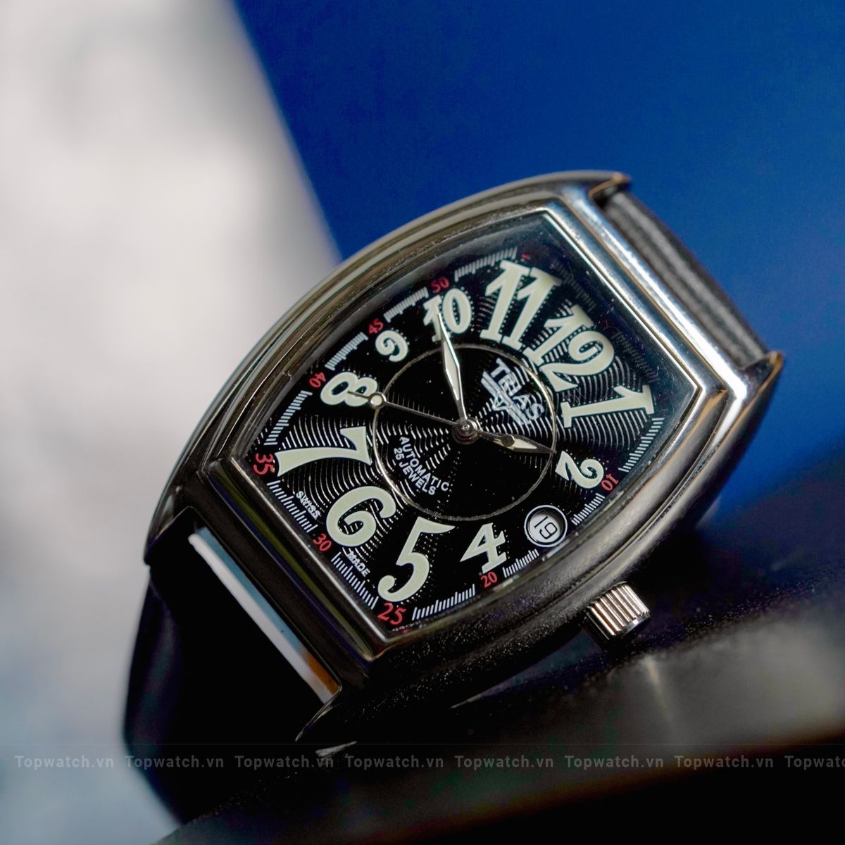 Đồng hồ Trias Tonneau Swiss Made Automatic Đồng hồ Trias Tonneau Swiss Made Automatic