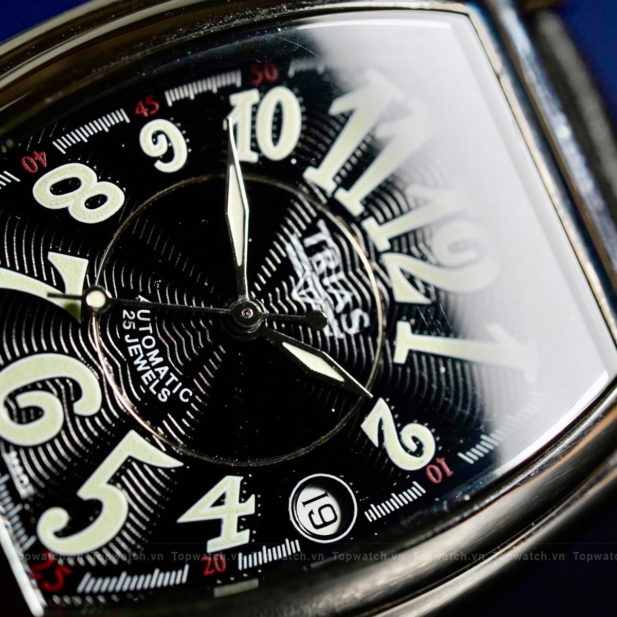 Đồng hồ Trias Tonneau Swiss Made Automatic Đồng hồ Trias Tonneau Swiss Made Automatic