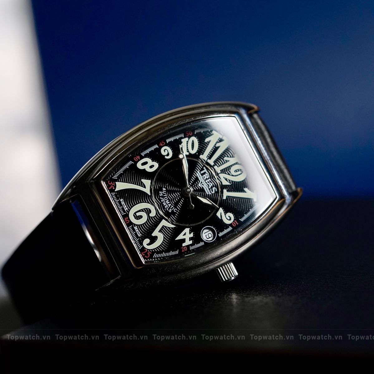 Đồng hồ Trias Tonneau Swiss Made Automatic Đồng hồ Trias Tonneau Swiss Made Automatic