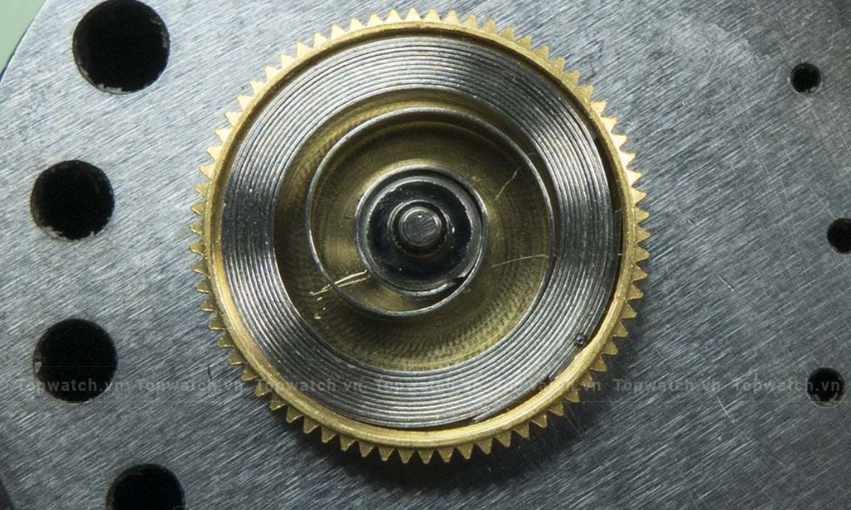 đồng hồ cơ lúc chạy lúc không