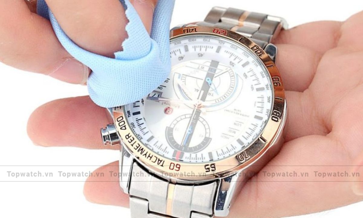 Mách bạn cách vệ sinh đồng hồ cực nhanh tại nhà vệ sinh vỏ kính đồng hồ