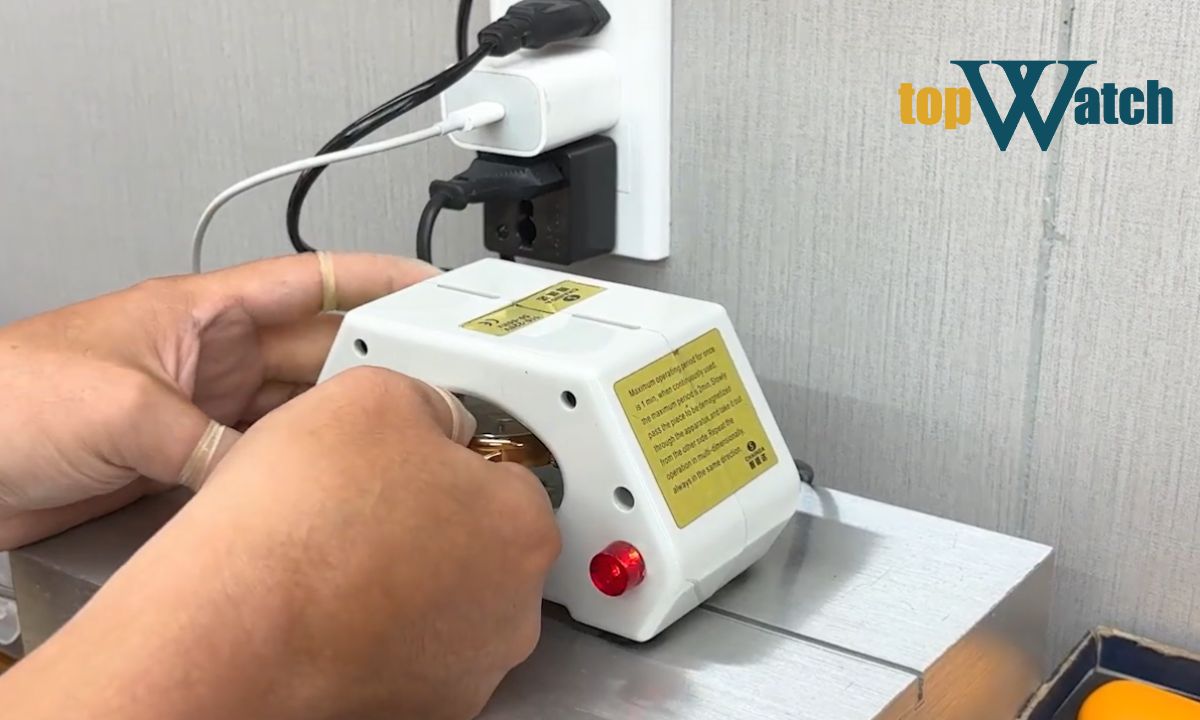 Tại sao đồng hồ cơ không chạy, hay bị chết? Nguyên nhân và Cách xử lý đồng hồ cơ không chạy do bị từ hóa