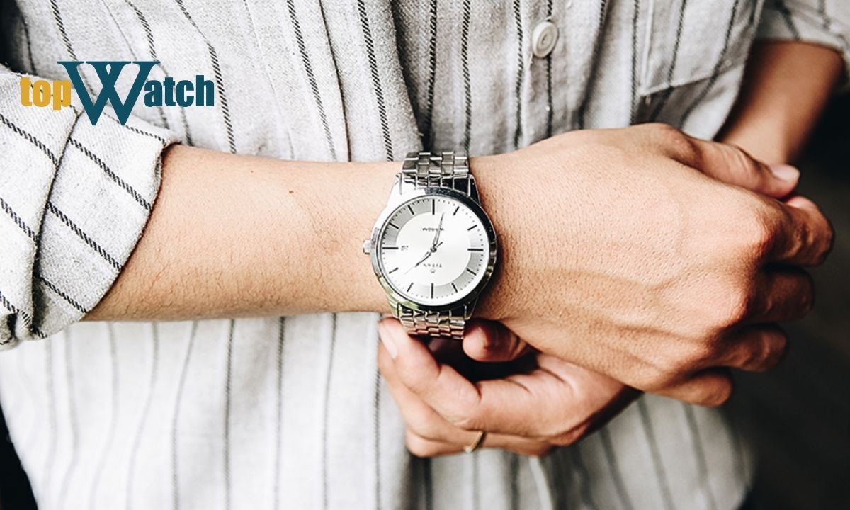 mặt đồng hồ phù hợp với cổ tay lớn