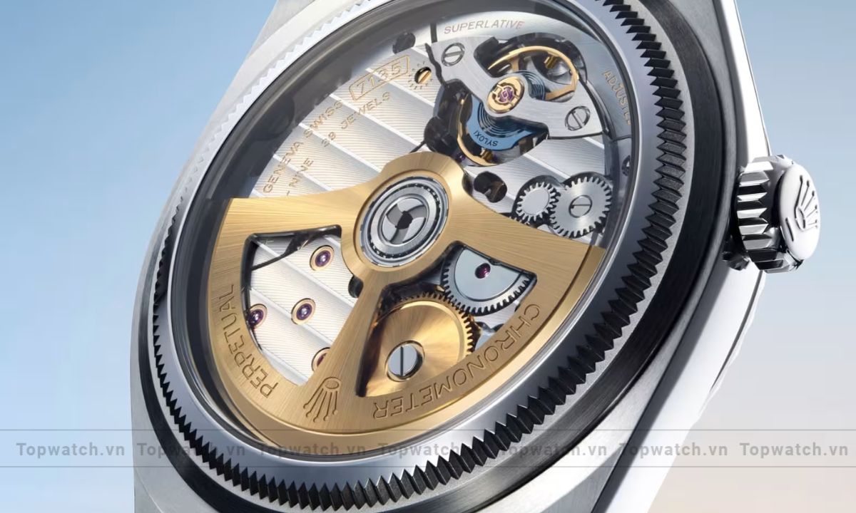 Mặt lưng lộ cơ đầu tiên của rolex