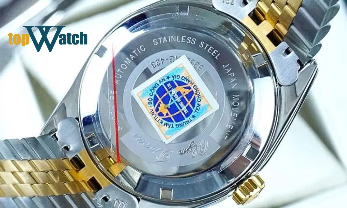 Cách phân biệt đồng hồ Olym Pianus thật giả trong vòng 1 nốt nhạc Mặt đáy đồng hồ OP chính hãng được khắc đầy đủ thông tin về bộ máy