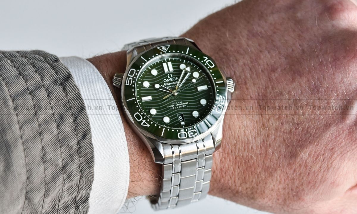 Đồng hồ lặn - Omega Seamaster 300M 
