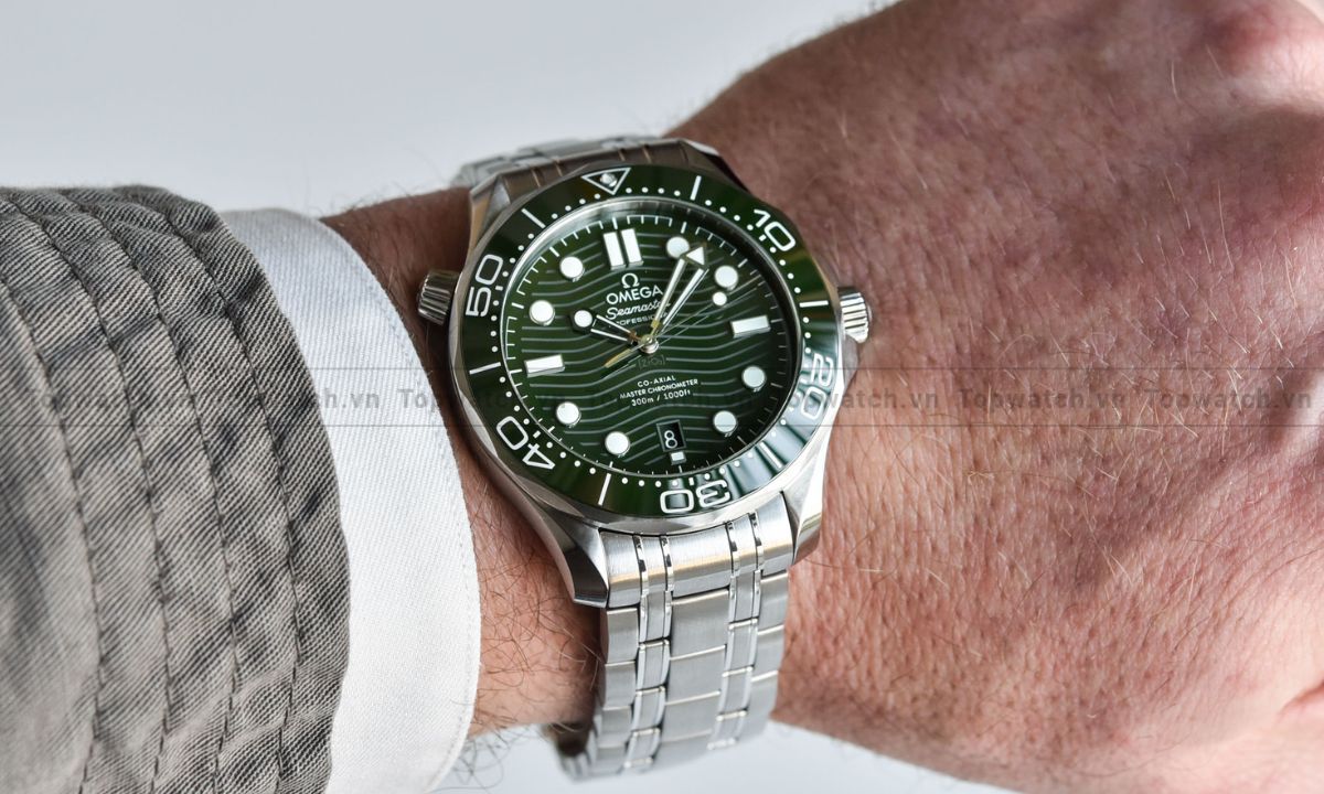 dong-ho-Omega-Seamaster-Diver-300M Đồng hồ nam đẹp Omega Seamaster Diver 300M