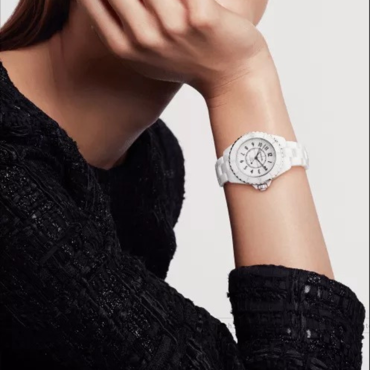 Chanel J12 H5699 Automatic Watch 33mm Chanel J12 H5699 Automatic Watch 33mm - Ảnh 2