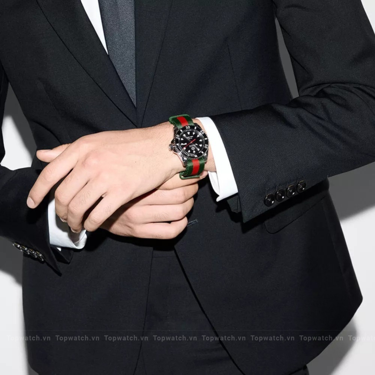 Gucci Dive YA136342 Automatic Watch 40mm Gucci Dive YA136342 Automatic Watch 40mm - Ảnh 4
