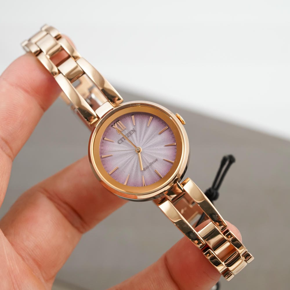 Đồng hồ Citizen Nữ EM0809-83Z Dây Kim Loại 28mm Đồng hồ Citizen Nữ EM0809-83Z Dây Kim Loại 28mm - Ảnh 2