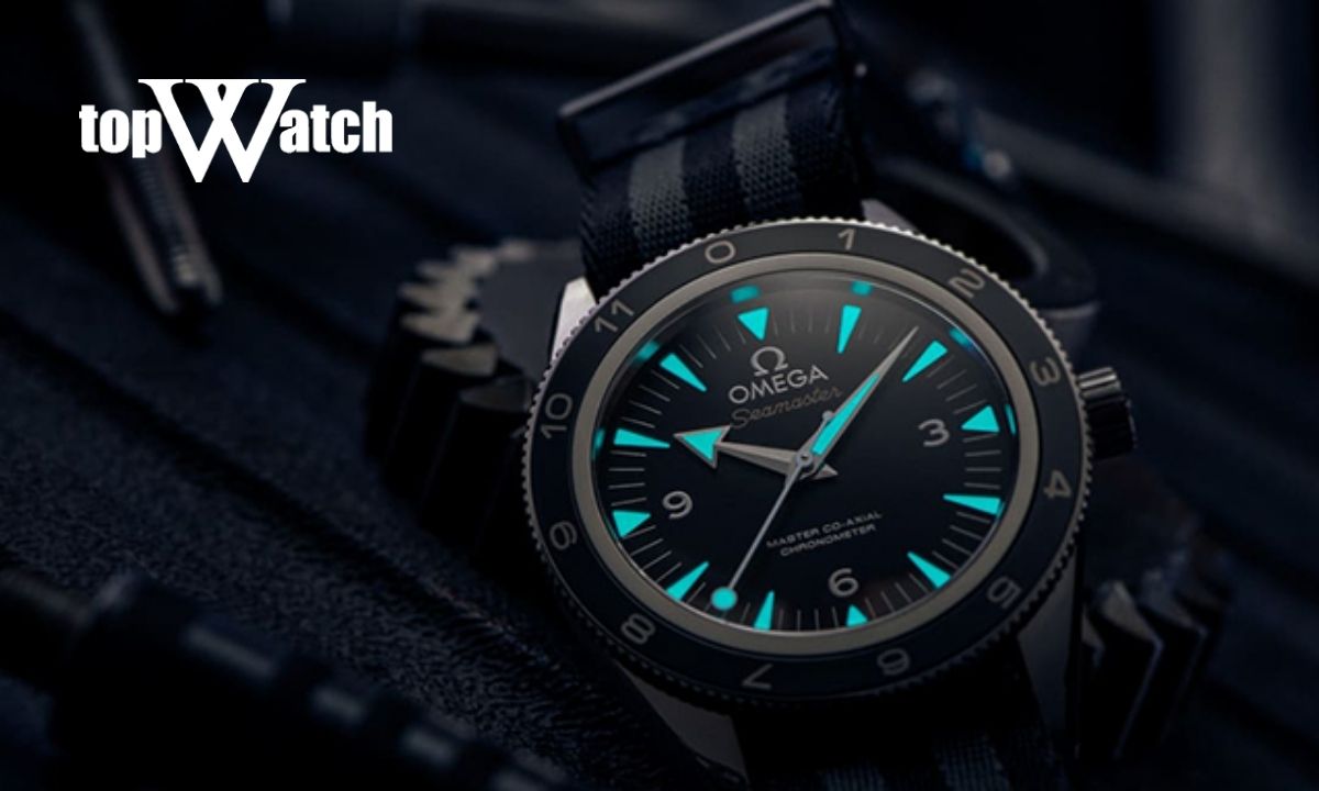 Kiểm tra khả năng phát sáng trong bóng tối của đồng hồ Omega