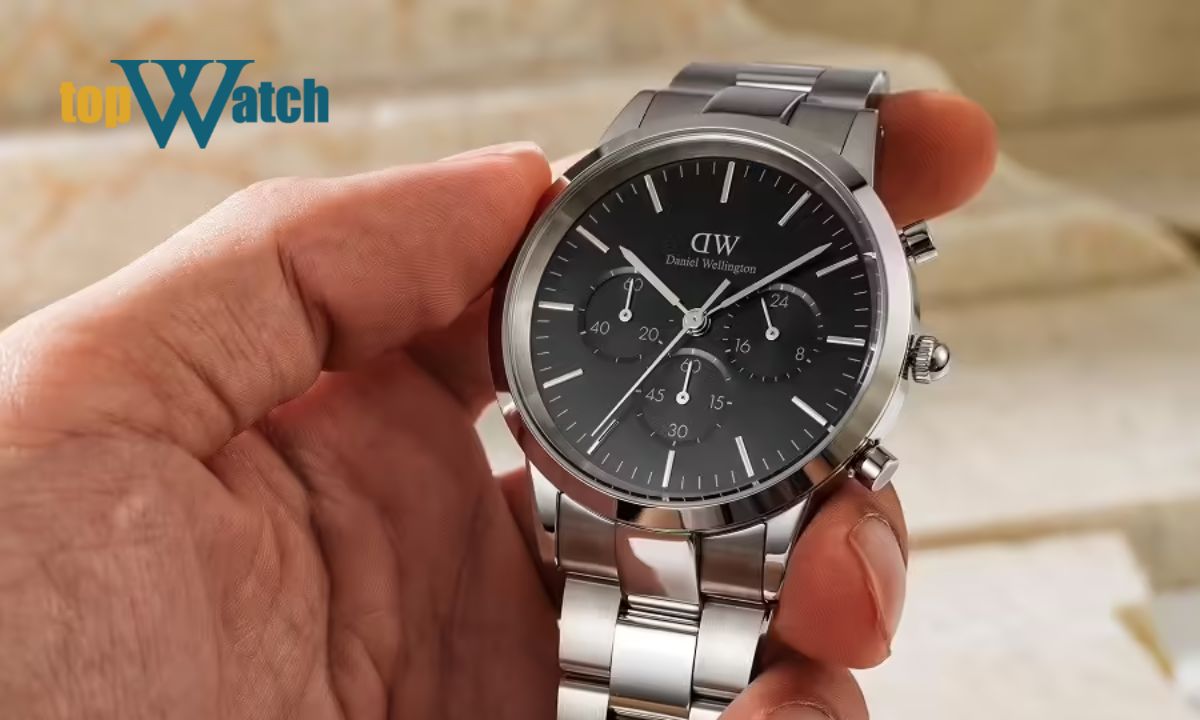 Núm chỉnh giờ của đồng hồ DW chính hãng được hoàn thiện cân đối với thân vỏ