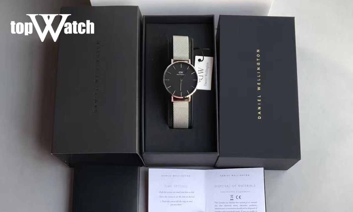 Đồng hồ DW chính hãng thường đi kèm hộp đựng và giấy tờ