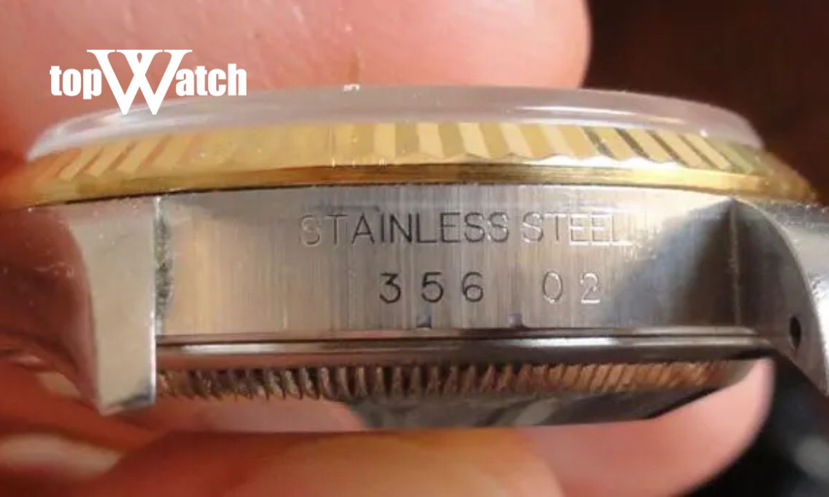 Mã reference đồng hồ Rolex được khắc ở bên trong vấu đồng hồ