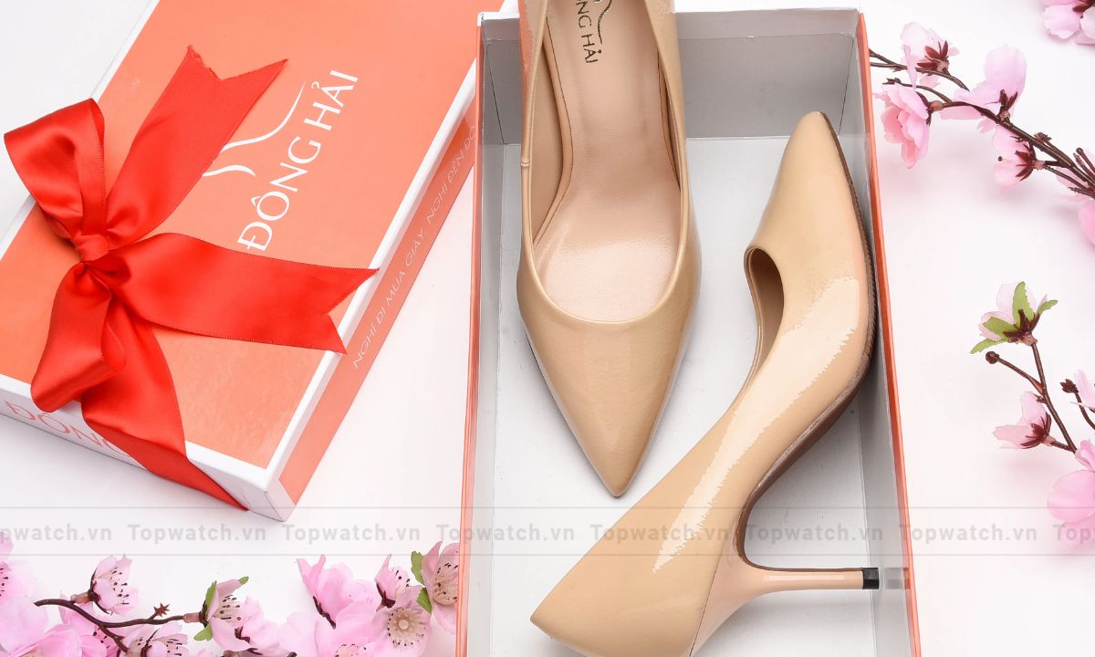 20+ ý tưởng quà Valentine cho vợ yêu thật lãng mạn, ý nghĩa và tinh tế Một đôi giày mềm mại và tôn dáng chân