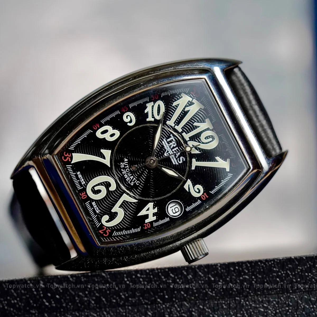 Đồng hồ Trias Tonneau Swiss Made Automatic Đồng hồ Trias Tonneau Swiss Made Automatic